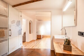 Bruser, hårtørrer, håndklæder