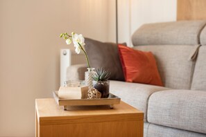 TV - Apartment "Brantenhof Vinea" with Mountain View, Sauna and Wi-Fi (Kurtatsch)