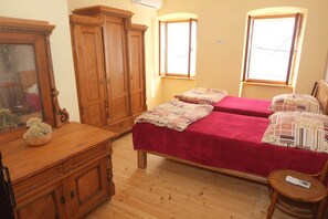 3 dormitoris, planxa i posts de planxar i wifi gratuïta 