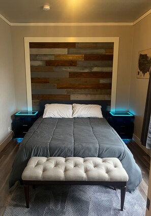 2 bedrooms, iron/ironing board, free WiFi, bed sheets - Central comfy home (Port Angeles)