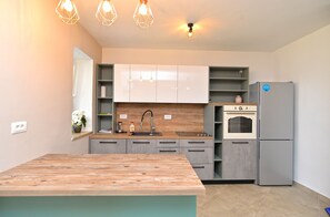 Kühlschrank, Ofen, Herdplatte, Geschirrspüler