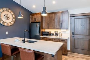 Fridge, microwave, dishwasher, coffee/tea maker
