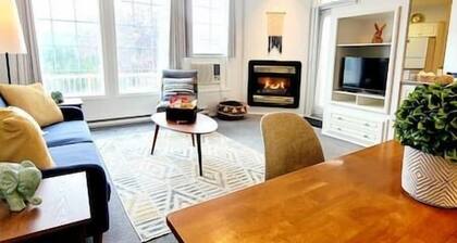 Modern / Pool & Golf Nearby /King Bed / BBQ