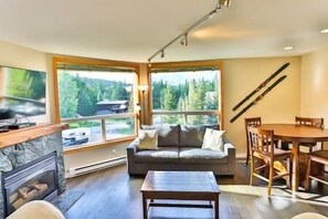 Télévision, cheminée