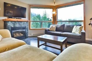 Télévision, cheminée