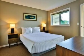 2 bedrooms, free WiFi, bed sheets - Mountain Views / Hot Tub / Sauna / 2 bdr (Fernie)