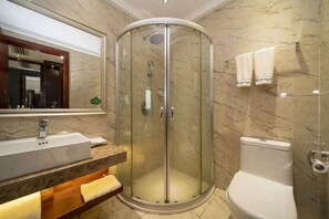 A modern bathroom with a glass-enclosed shower, a white sink, and a toilet. - Aishang Hotel (Ji'an People's Square Branch) (Ji'an)