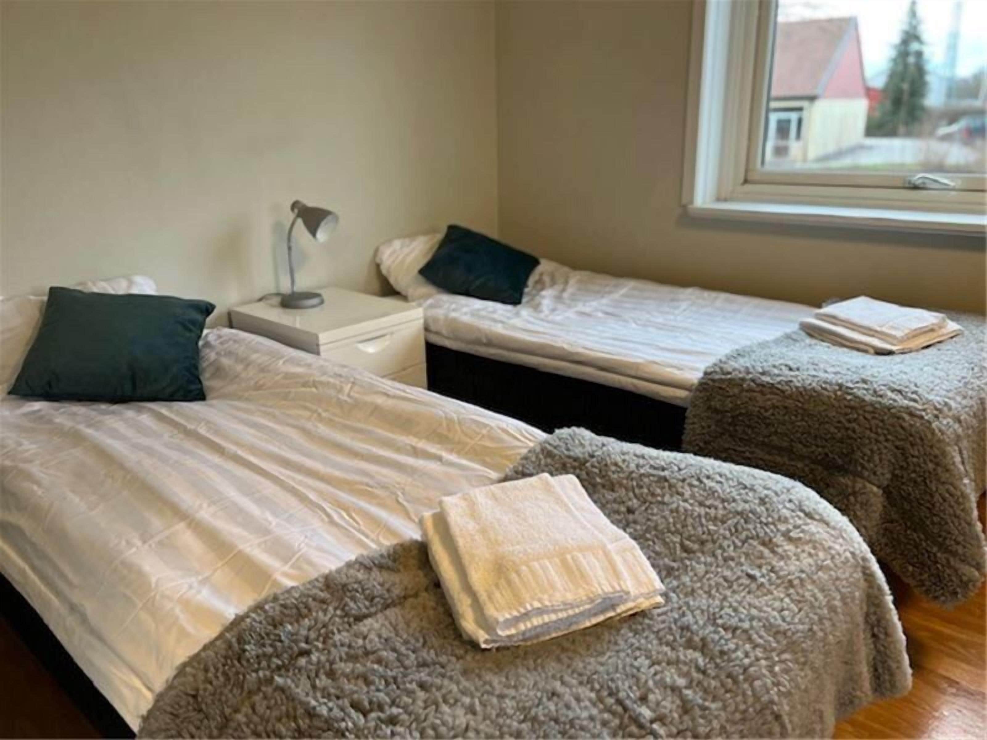 واي فاي مجانًا وملاءات أسرّة