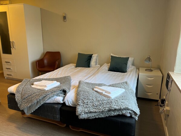 Studio, 2 Twin Beds | Free WiFi, bed sheets - Birkagatan - Visby Lägenhetshotell (Visby)