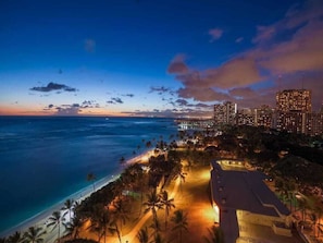 Aerial view - Unbeatable views! Recently renovated studio Kitchenette, WiFi–Waikīkī Shore 604 (HONOLULU)
