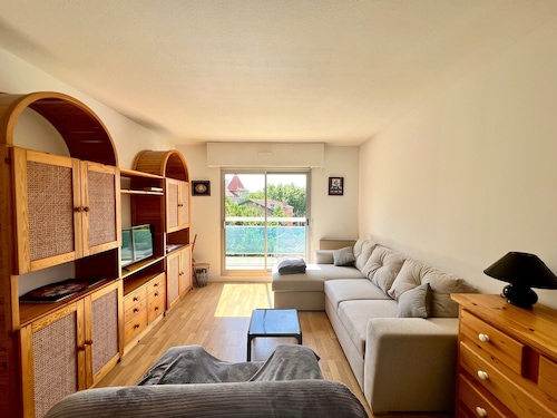 "Charming Apt near Casino & Beach, Parking, Balcony, Shops Nearby"