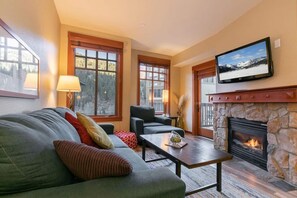 Smart-TV, Kamin, Arbeitsbereiche