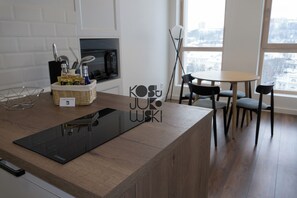 Business Apartment | Private kitchen | Full-size fridge, microwave, dishwasher, electric kettle - Kostjukowski Apartments Forum (Lviv)