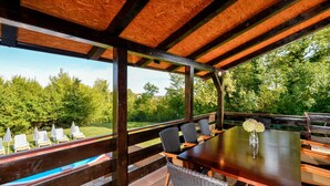 Family House, 2 Bedrooms, Balcony, Mountainside (Jungle House With Pool and Hot Tub) | Outdoor dining