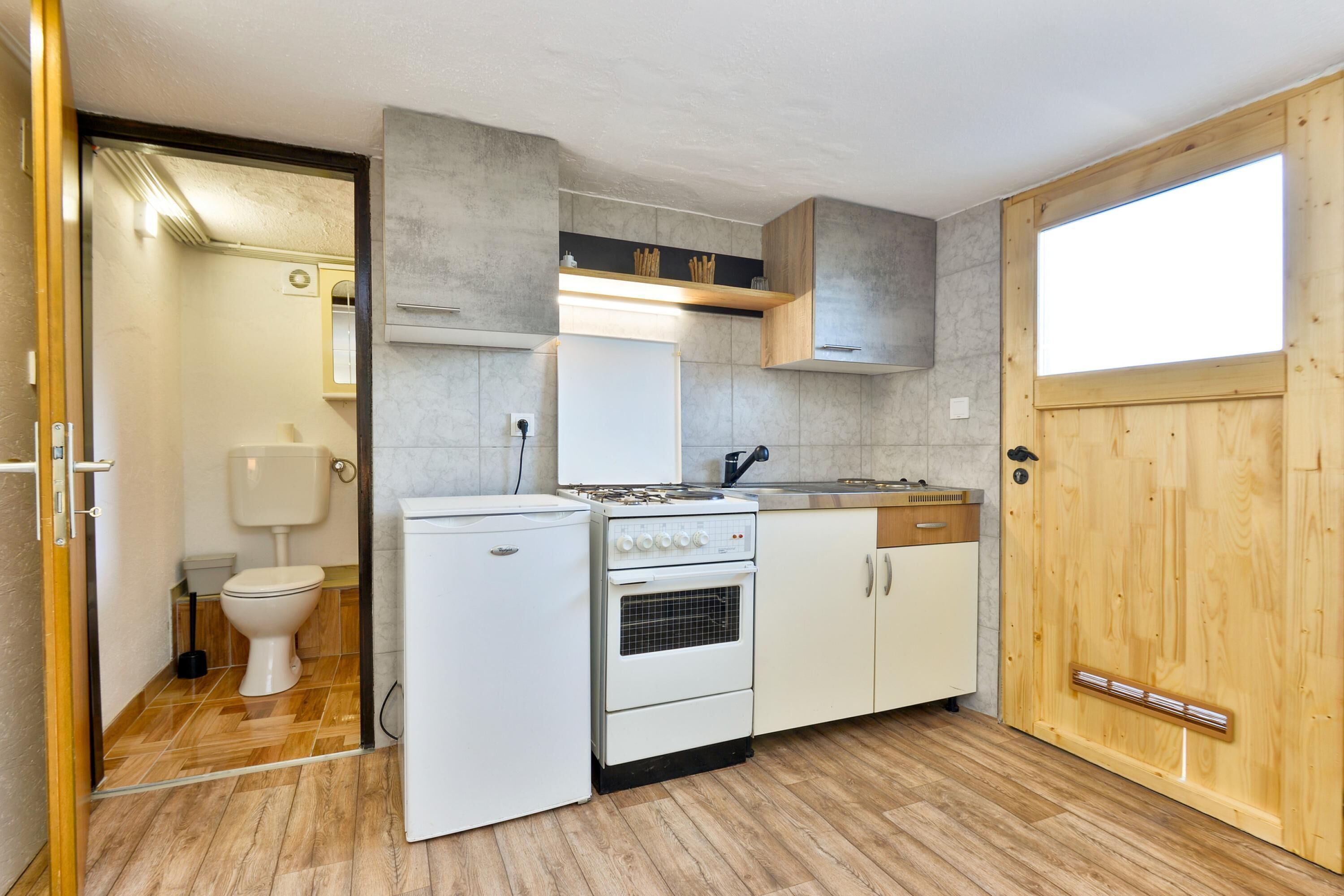 Family House, Multiple Bedrooms, Mountainside (Jungle House With Pool and Hot Tub) | Private kitchen | Fridge, microwave, oven, stovetop