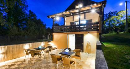 Jungle House With Pool and Hot Tub