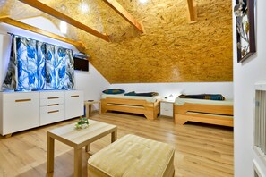 Rumah Keluarga, beberapa kamar, tepi gunung (Jungle House With Pool and Hot Tub) | 2 kamar tidur, Wi-Fi gratis, dan seprai linen