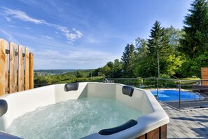 Familienhaus, Mehrere Schlafzimmer, Bergseite (Twin Oasis Retreat with Pool & Spa) | Außen-Whirlpool