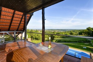 Outdoor dining - Twin Oasis Retreat With Pool & Spa (Sveti Ivan Zelina)