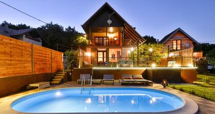 Twin Oasis Retreat With Pool & Spa