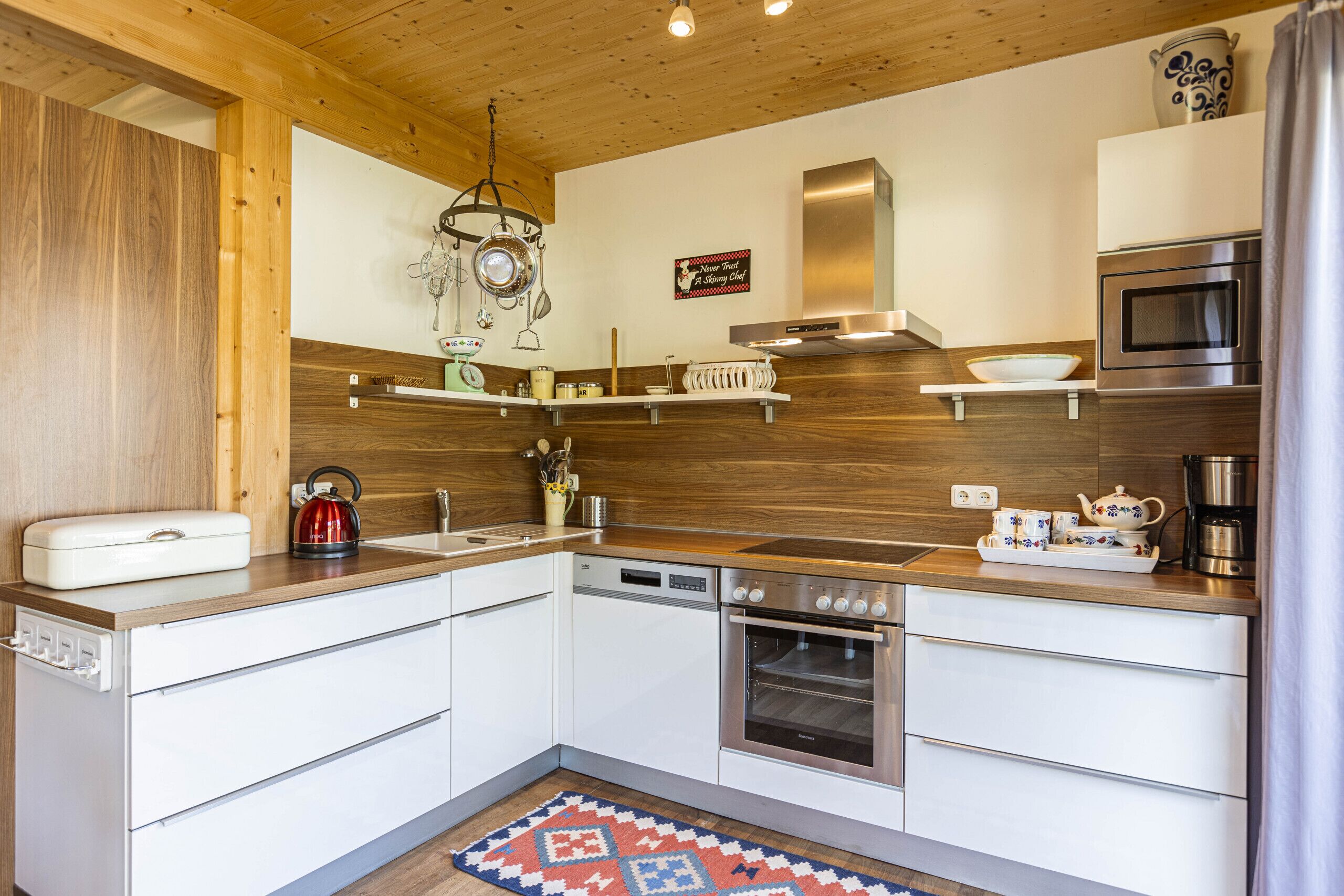 冷蔵庫、オーブン、コンロ、食器洗い機