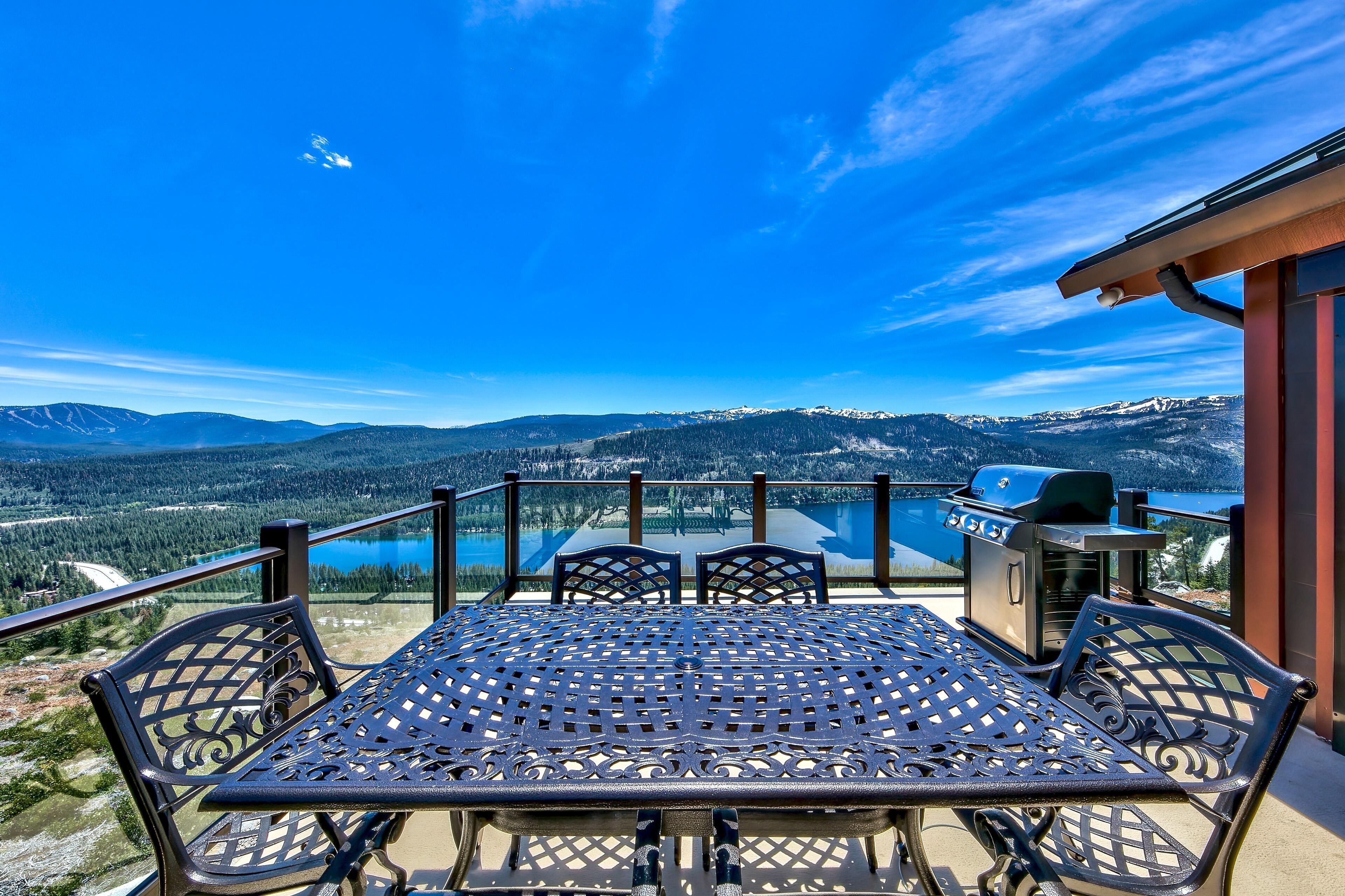 The Milky Way: Lake Views, Game Room, 3800 Sq Feet, 3 Living Areas, Bunk Room