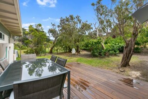 Outdoor dining - Great Ocean Road Lodge (Skenes Creek)