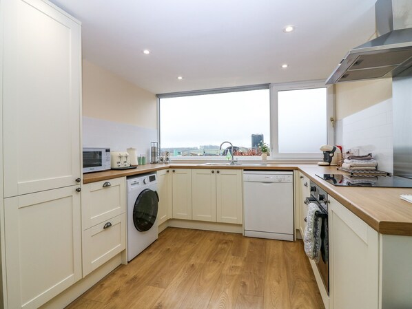 Refrigerador, lavavajillas, tetera/pava eléctrica, tostadora