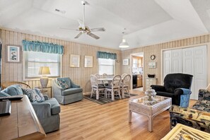 TV - Breathtaking Marsh Views from the Balcony of This Charming Cottage (Myrtle Beach)