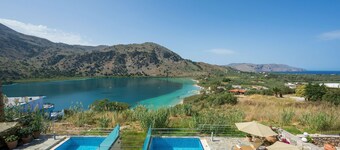 Villa with View to Lake & White Mountains