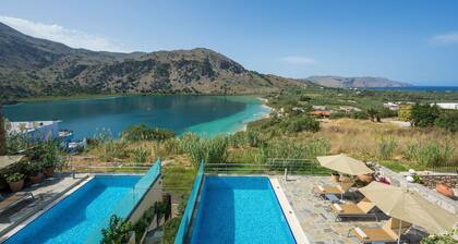 Villa with View to Lake & White Mountains