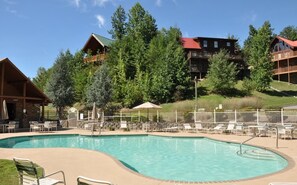 Pool - Alpine Splash: INDOOR POOL, Movie Room, Games, Hot tub, Wifi, near Attractions! (Pigeon Forge)