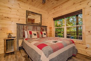 3 bedrooms, iron/ironing board, free WiFi, bed sheets - Alpine Splash: INDOOR POOL, Movie Room, Games, Hot tub, Wifi, near Attractions! (Pigeon Forge)