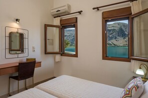 2 bedrooms, in-room safe, iron/ironing board, travel crib - Villa with breathtaking View to the Lake  (Chania)
