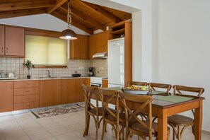 Fridge, microwave, oven, coffee/tea maker - Villa with breathtaking View to the Lake  (Chania)