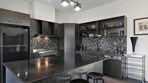 Coffee/tea maker, microwave, stovetop, dishwasher - Campania Casa at Meeniyan (Meeniyan)