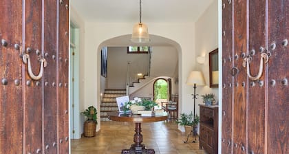 Fandango Stunning Finca near Cala Dor with Large Garden and Private Pool, A/C