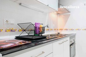 Fridge, microwave, oven, coffee/tea maker