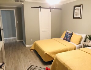 Room - Spacious 2B -1BA High Rise Condo in Alexandria (Alexandria)