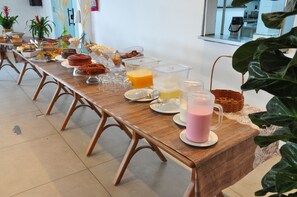 Free daily buffet breakfast - Hotel Peregrinos (Aparecida)