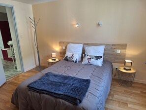 2 slaapkamers, een strijkplank/strijkijzer, gratis wifi