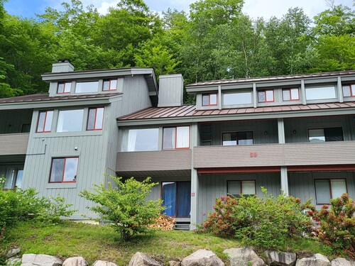 Multi-level, FP, mountain views, pool access, near Loon. C5902 by LRS
