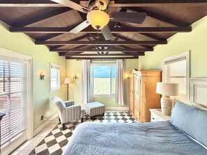 2 室のベッドルーム、WiFi (無料)、ベッドシーツ