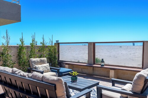 1205O Spanish Beach Bungalow Retreat