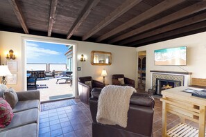 Smart TV y chimenea 