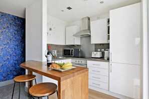 Fridge, microwave, oven, dishwasher - ★ Sheffield City Centre Penthouse with Private Rooftop Terrace + FREE Parking ★ (Sheffield)
