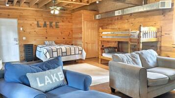 4 bedrooms, iron/ironing board, WiFi