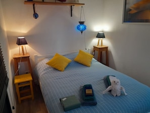 2 bedrooms, iron/ironing board, bed sheets