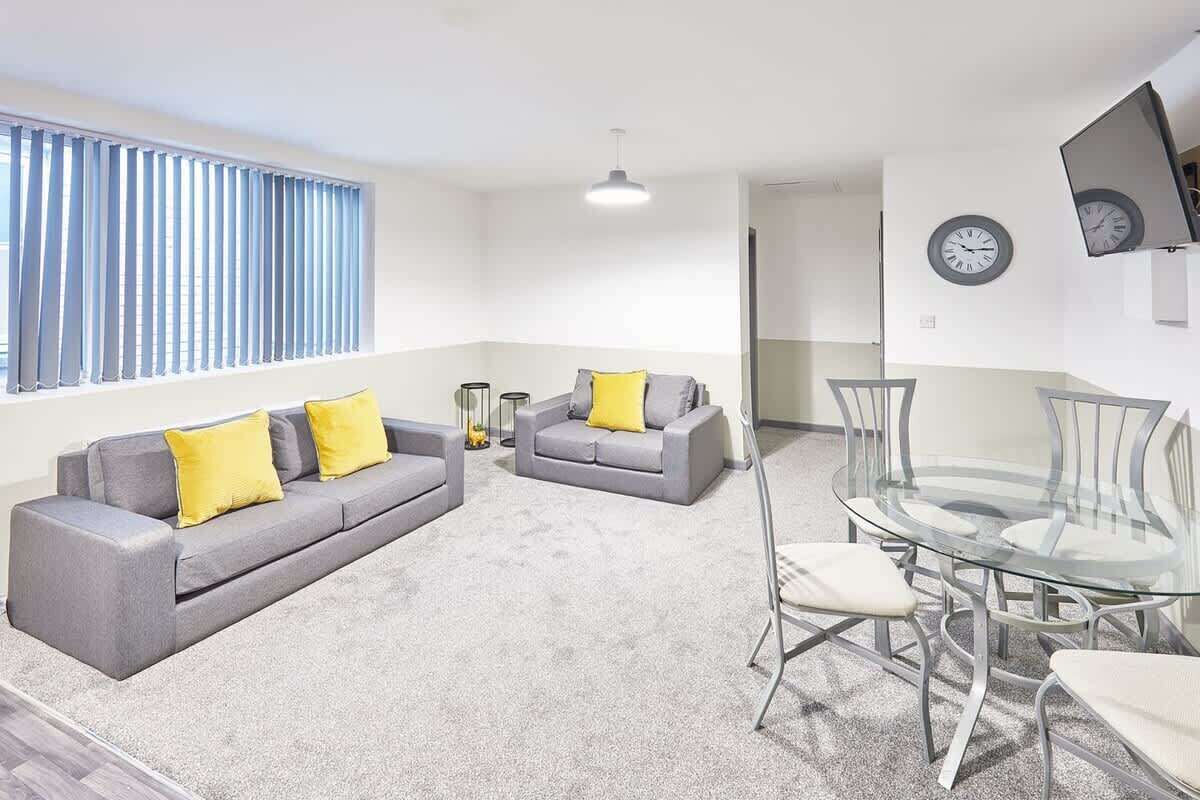 Télévision à écran plat, espaces bureaux