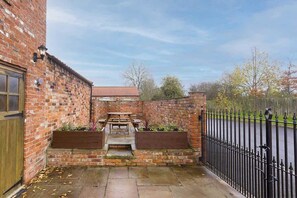 تناول الطعام بالخارج